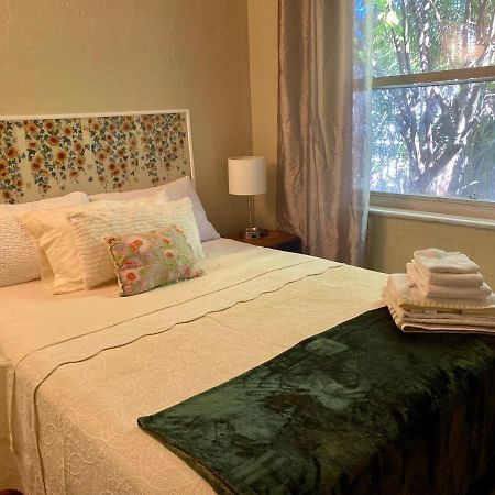 Villa Olivia Guest Rooms Hollywood Ngoại thất bức ảnh