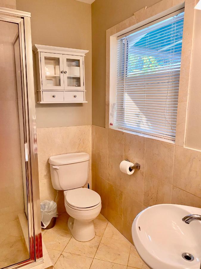 Villa Olivia Guest Rooms Hollywood Ngoại thất bức ảnh